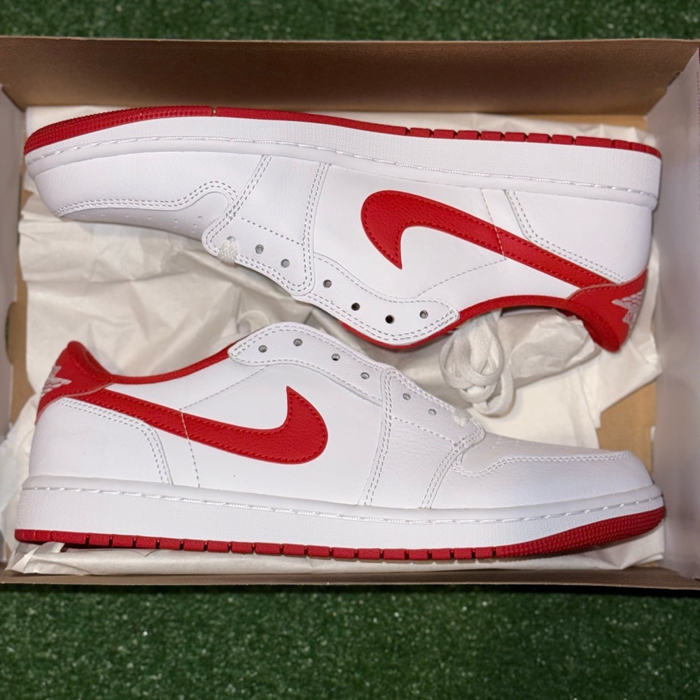 Air Jordan low “ University red “ size 11